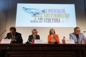 MESA REDONDA EL ARTE DE LA ALIMENTACION, CARLOS MATAIX, PRESIDENTE GASTRONOMA, ANTONIO ARIÑO, VICERRECTOR CULTURA U.V., LEOCARDIA G.BARTUAL, DIRECTORA GENERAL FUNDACION OCEANOGRAFIC Y CRUZ SIERRA, DIRECTOR CONTENIDOS LEVANTE E.M.V.